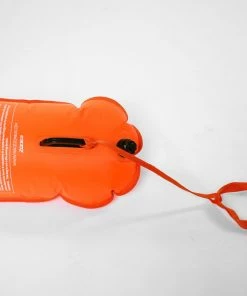 Zone 3 Zone3 - 2023 - Swim Safety Buoy & Dry Bag 28L - Orange Or Pink 8 Zone 3 Zone3 - 2023 - Swim Safety Buoy & Dry Bag 28L - Orange Or Pink -comfyballs-shop Classic Buoy Bag Orange Cutout 3 27484.1668592013