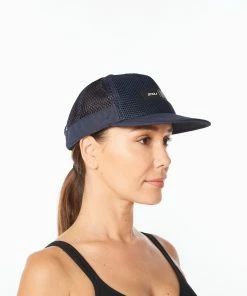 2XU - Light Speed Trucker - Unisex - Midnight/Finish Lines White