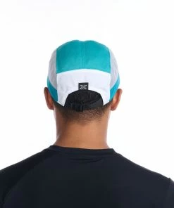 2XU - Light Speed Cap - Unisex - White/Oceanside -comfyballs-shop UQ6741f WHT OCS M 05 68734.1652689696